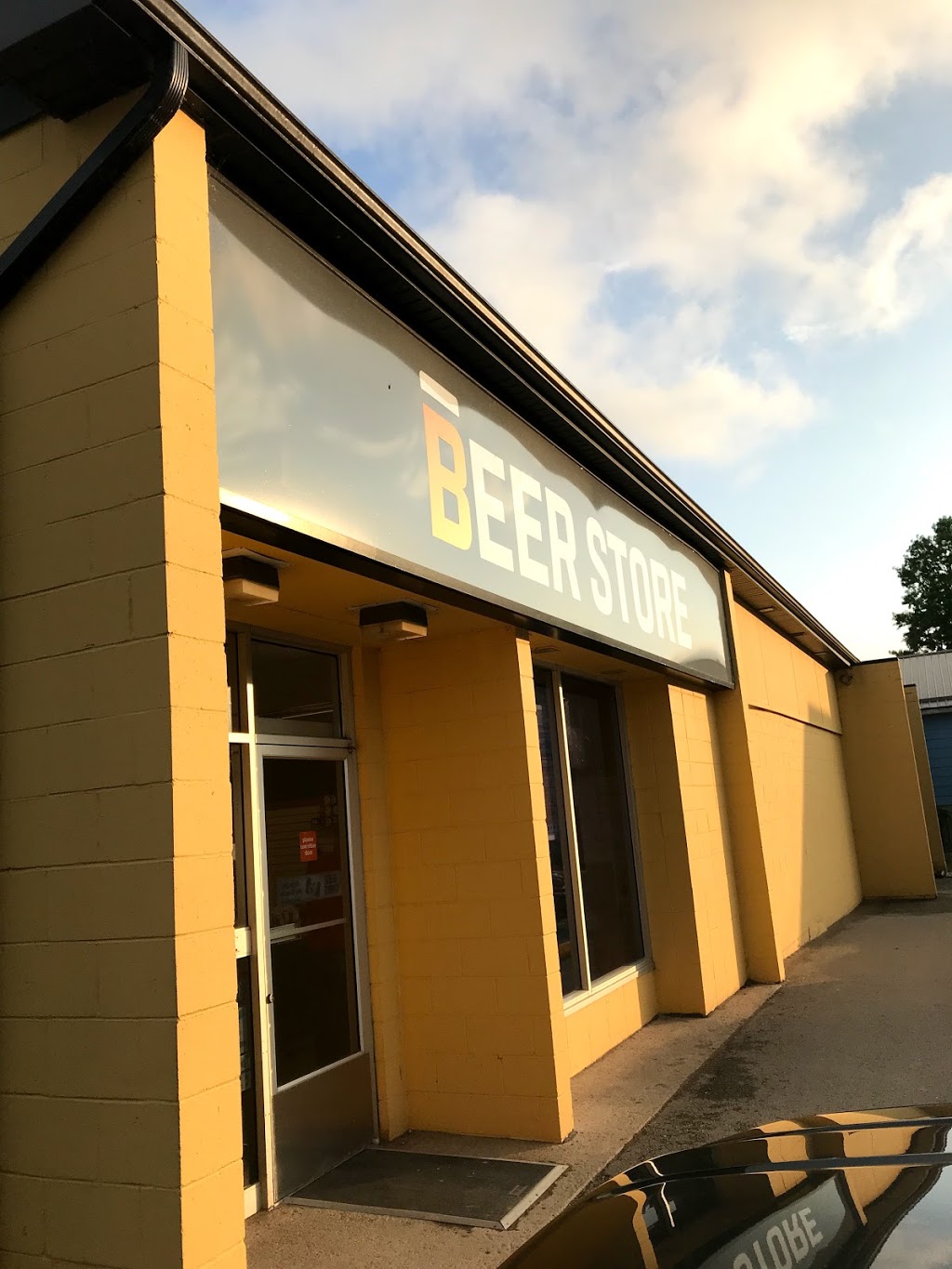 Beer Store 4553 | 25 King St E, Bobcaygeon, ON K0M 1A0, Canada | Phone: (705) 738-3596