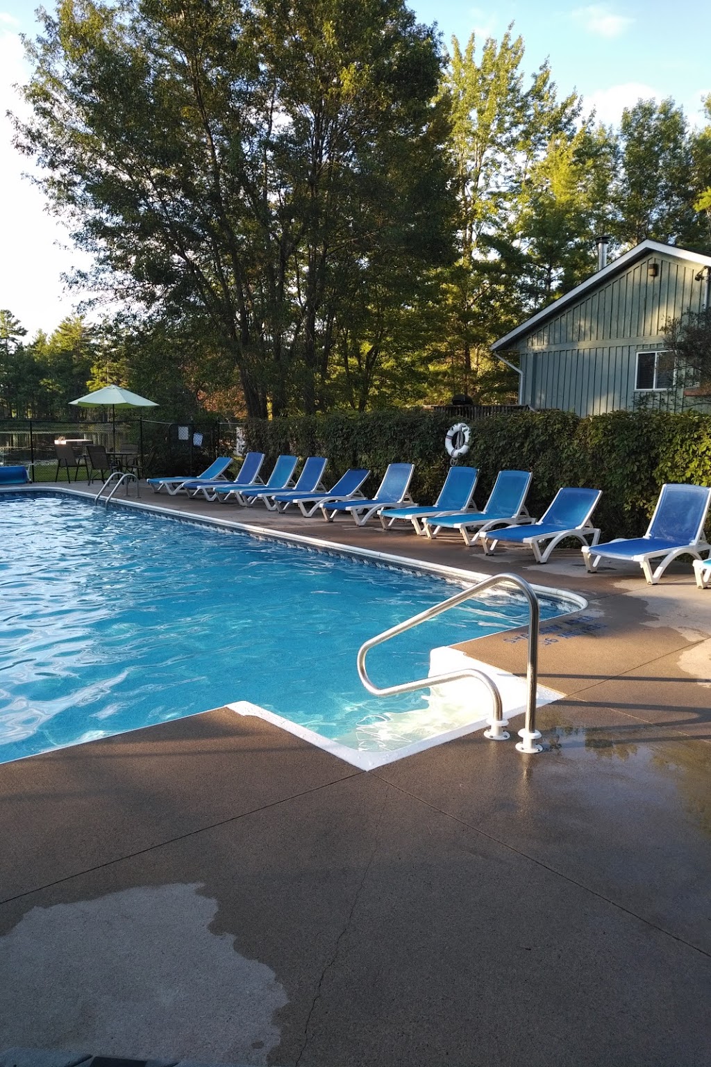 Pine Vista Resort | 932 Gilchrist Bay Rd, Lakefield, ON K0L 2H0, Canada | Phone: (705) 877-2108