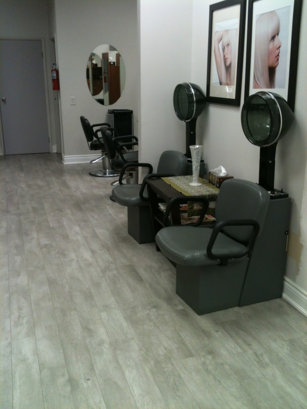 Michaels Hair Design | 511 Maple Grove Dr, Oakville, ON L6J 4W3, Canada | Phone: (905) 845-4466