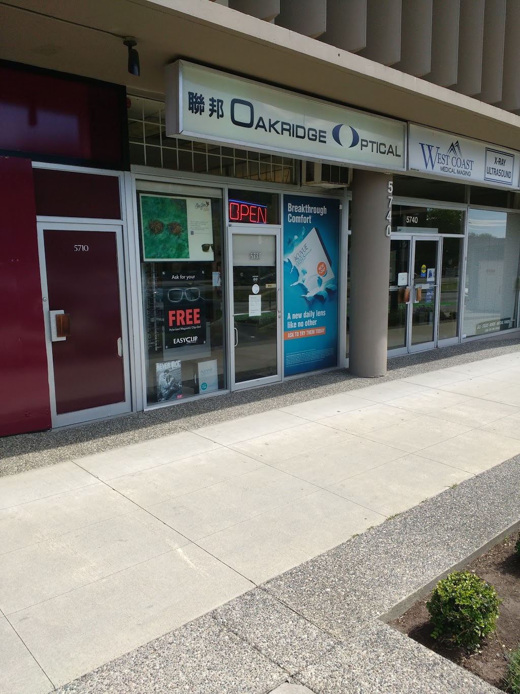 Oakridge Optical Center | 3182 Cambie St, Vancouver, BC V5Z 2W2, Canada | Phone: (604) 257-0826