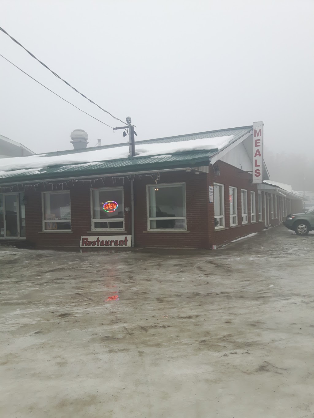 Windy Lake Motel & Restaurant | Hwy 144 North, Levack, ON P0M 2C0, Canada | Phone: (705) 966-3967