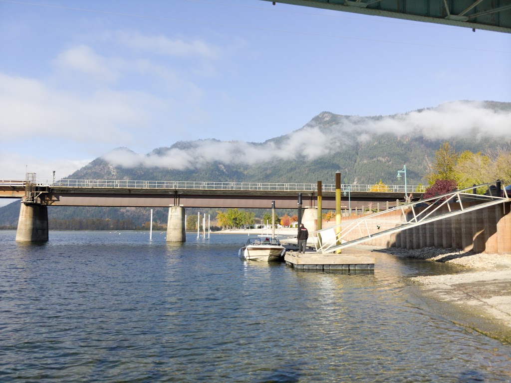 Reds Rentals and Marina | Finlayson St, Sicamous, BC V0E 2V0, Canada | Phone: (855) 748-7927