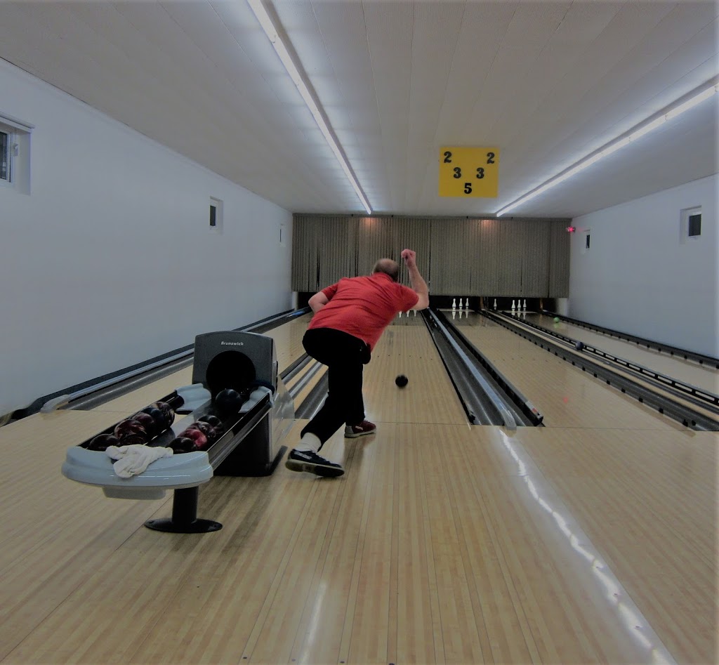 North Gower Bowling Alley | 6548 Fourth Line Rd, North Gower, ON K0A 2T0, Canada | Phone: (613) 489-3873