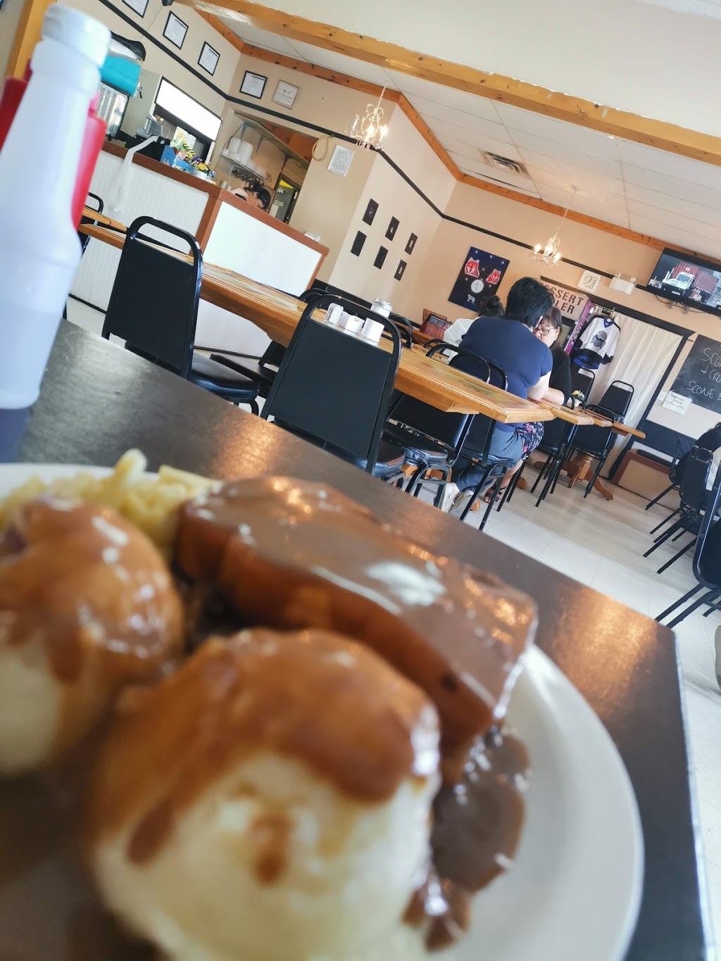 Eds Family Restaurant | 2098 Wikwemikong Way, Wikwemikong, ON P0P 2J0, Canada | Phone: (705) 859-3676