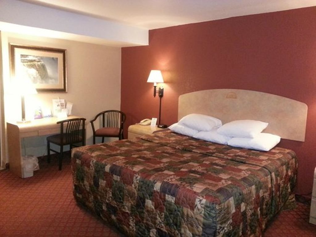 Days Inn and Suites - Niagara Falls / Buffalo | 2821 Niagara Falls Blvd, Niagara Falls, NY 14304, USA | Phone: (716) 268-1076