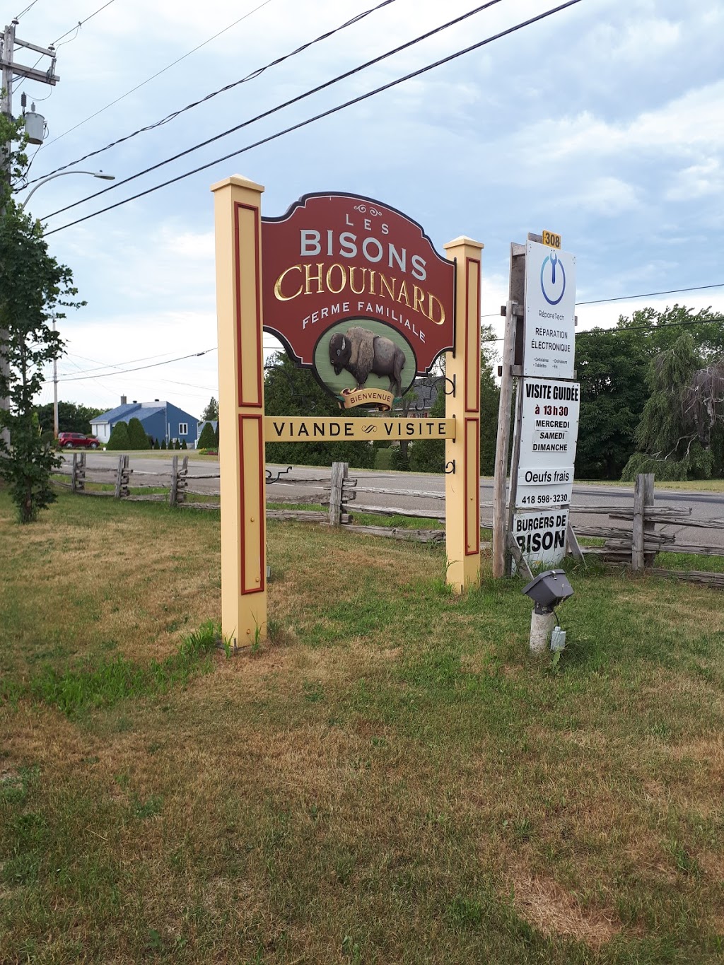 Chouinard Bisons | 308 Av. de Gaspé E, Saint-Jean-Port-Joli, QC G0R 3G0, Canada | Phone: (418) 598-3230