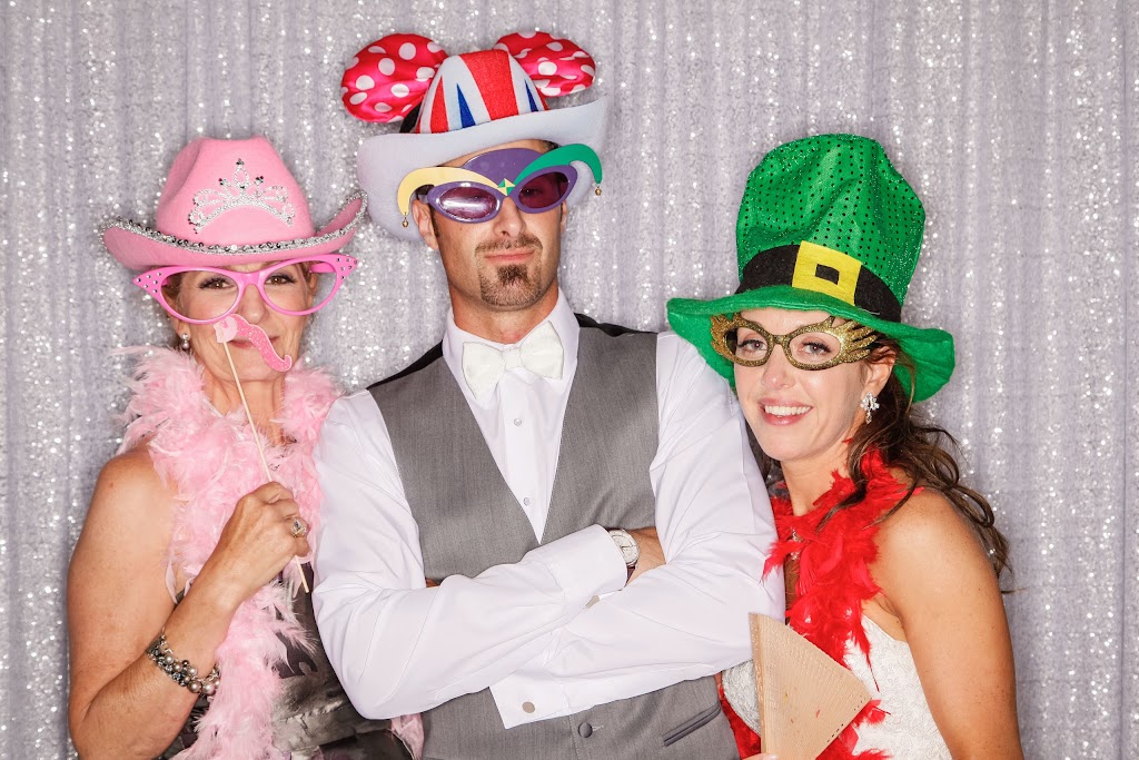 Niagara Photo Booth.ca | 5368 Menzie St, Niagara Falls, ON L2E 2V8, Canada | Phone: (905) 357-7720