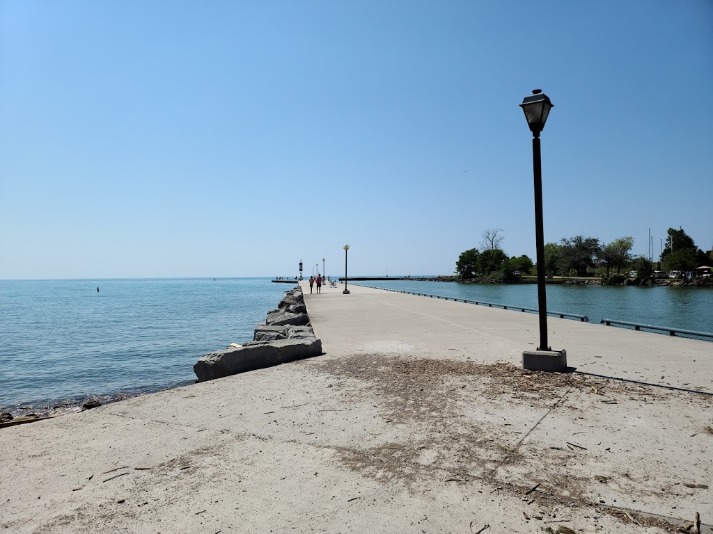 Bayfield Pier Beach | Bayfield Pier Beach, 48 Long Hill Rd, Bayfield, ON N0M 1G0, Canada | Phone: (877) 236-4351