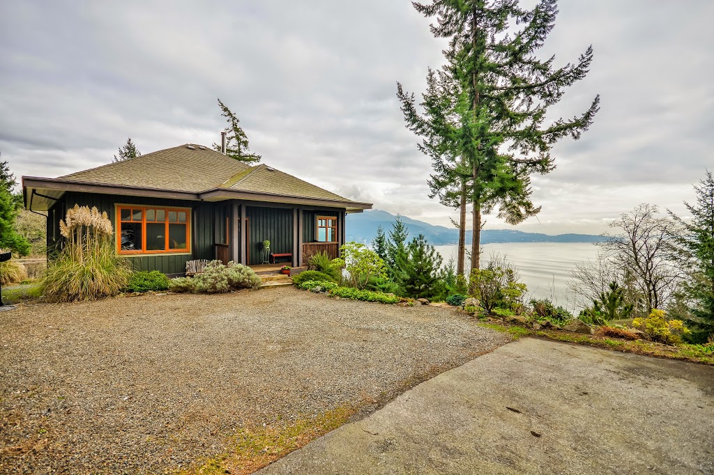 Better on Bowen Real Estate - Vaune Kolber, REALTOR(r) - Dexter  | 303-1 ARTISAN SQUARE, 566 Artisan Ln, Bowen Island, BC V0N 1G2, Canada | Phone: (604) 506-7534