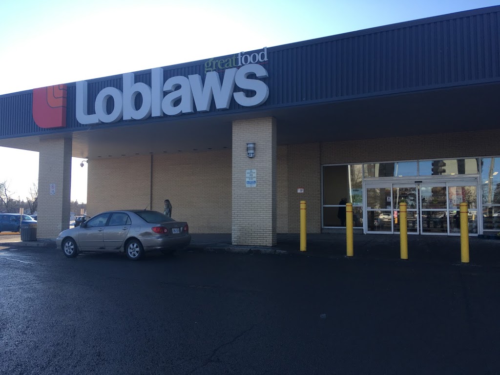 Loblaws | 1910 St Laurent Blvd, Ottawa, ON K1G 1A4, Canada | Phone: (613) 521-0880