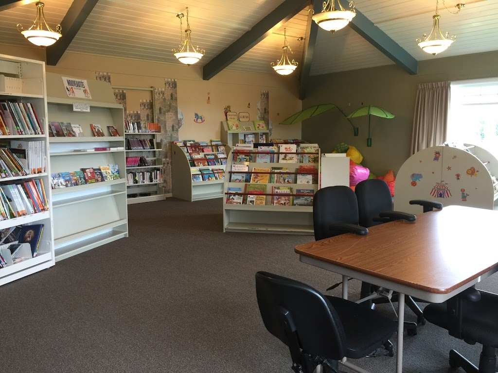 Bibliothèque de Clermont "La chute de mots" | 11 Rue Jean-Talon O, Clermont, QC G4A 1A4, Canada | Phone: (418) 439-2903