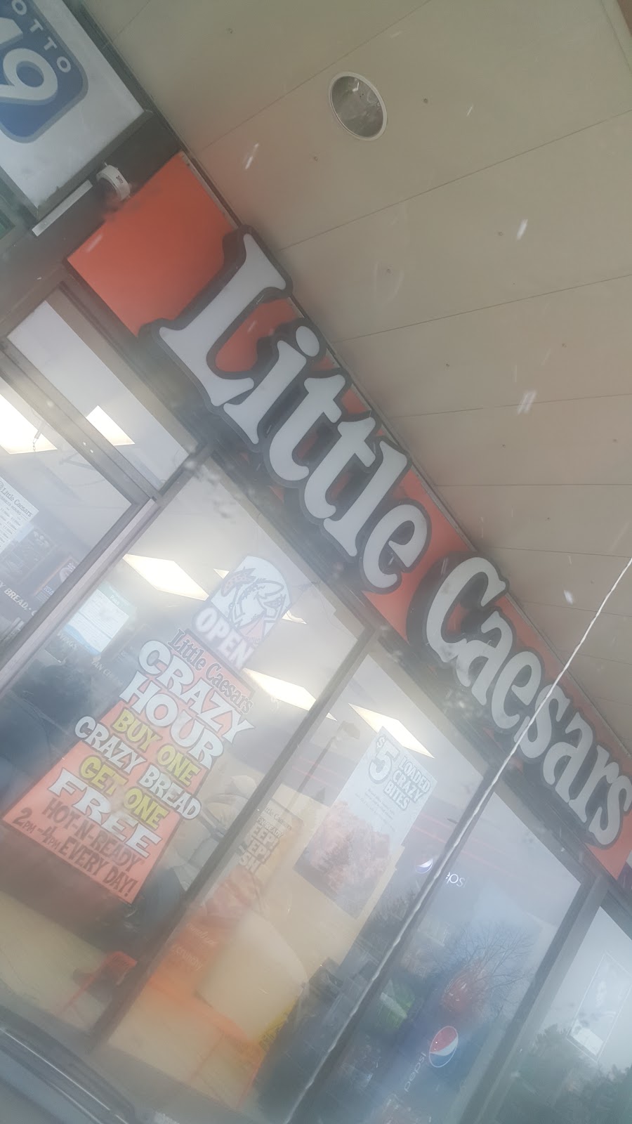 Little caesars pizza | 644 Bloor St, Mississauga, ON L5A 3V9, Canada | Phone: (905) 270-7179
