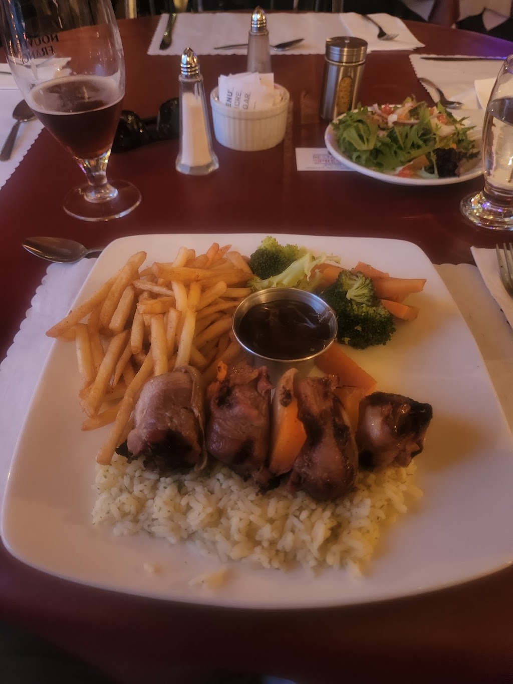 Restaurant Le Prestige | 311 Avenue Ste Marie, Louiseville, QC J5V 2C2, Canada | Phone: (819) 228-3899