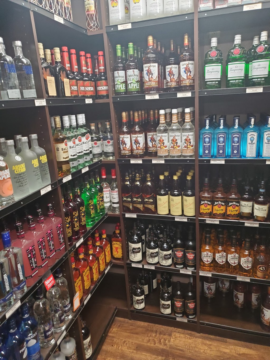 Silverfox pub & liquor store | 614 Douglas Fir Rd, Sparwood, BC V0B 2G0, Canada | Phone: (250) 425-0339