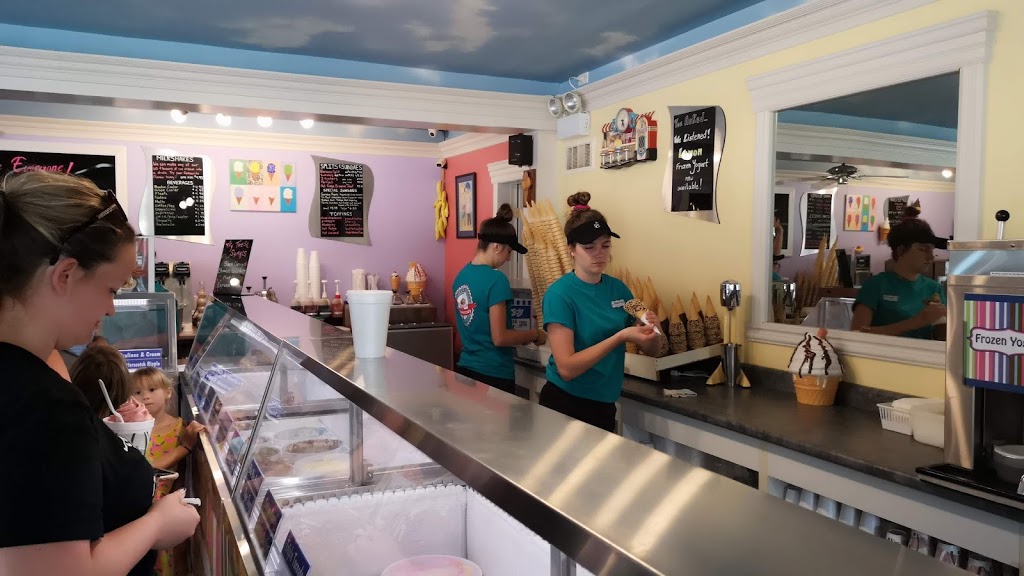 Waterfront Ice Cream & Frozen Yogurt | 229 Dalhousie St, Amherstburg, ON N9V 1W6, Canada | Phone: (519) 736-5553