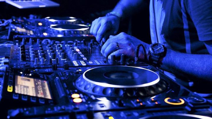 Discount DJs | 10 Sunny Glenway, North York, ON M3C 2Z3, Canada | Phone: (416) 716-2028