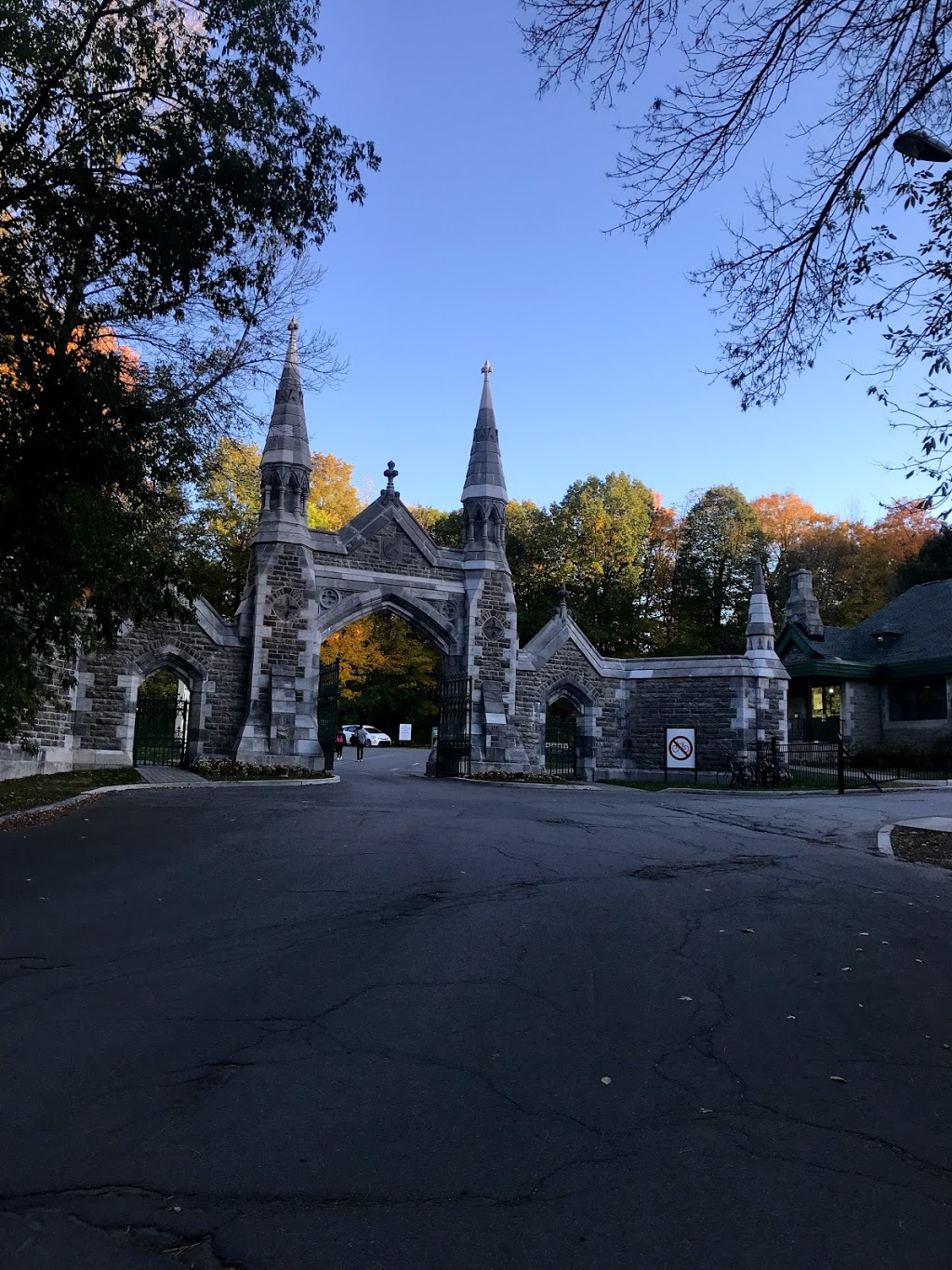 Mount Royal Cemetery | 1297 Chemin de la Forêt, Outremont, QC H2V 2P9, Canada | Phone: (514) 279-7358