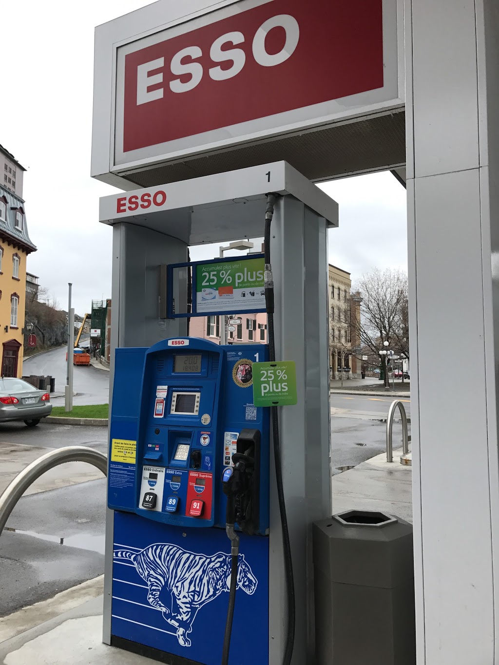 Esso | 222 Rue Saint-Paul, Québec, QC G1K 3W4, Canada | Phone: (418) 694-0230