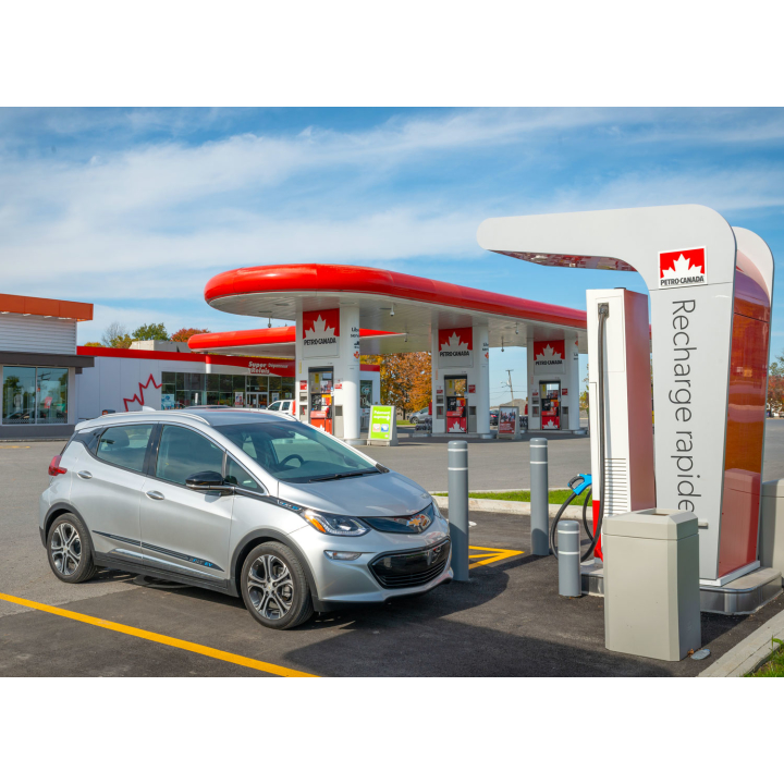 Borne de recharge rapide VÉ Petro-Canada/EV Fast Charging Station | 546 3e Rang, Sainte-Hélène-de-Bagot, QC J0H 1M0, Canada | Phone: (800) 668-0222