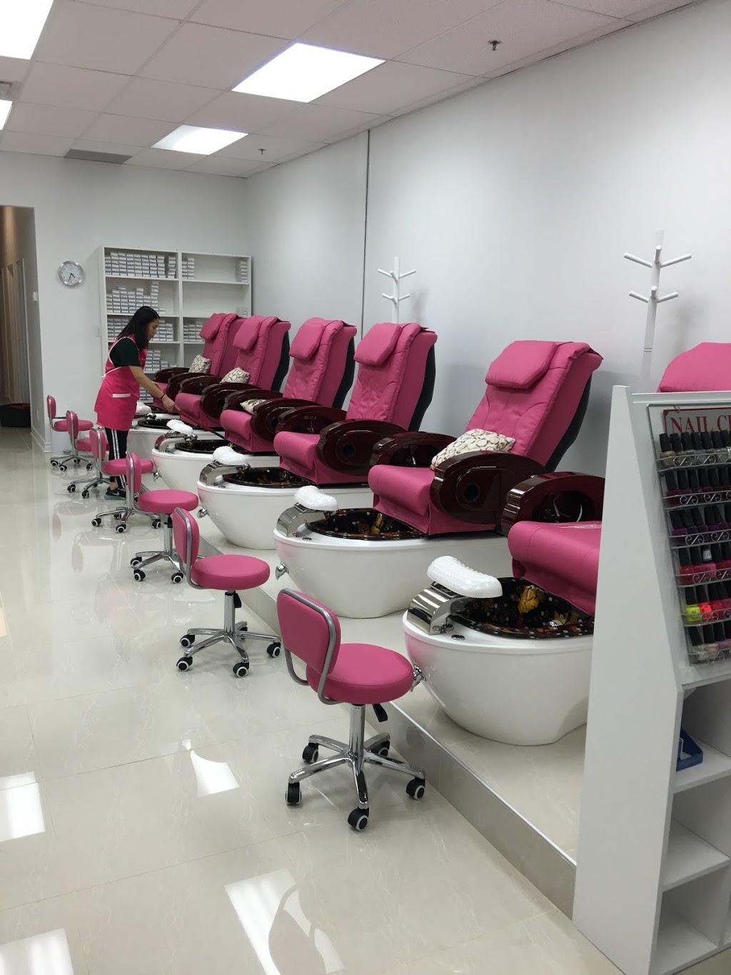 Leahs Nails | 17080 Bathurst St #4, Newmarket, ON L3X 3A5, Canada | Phone: (905) 898-3323