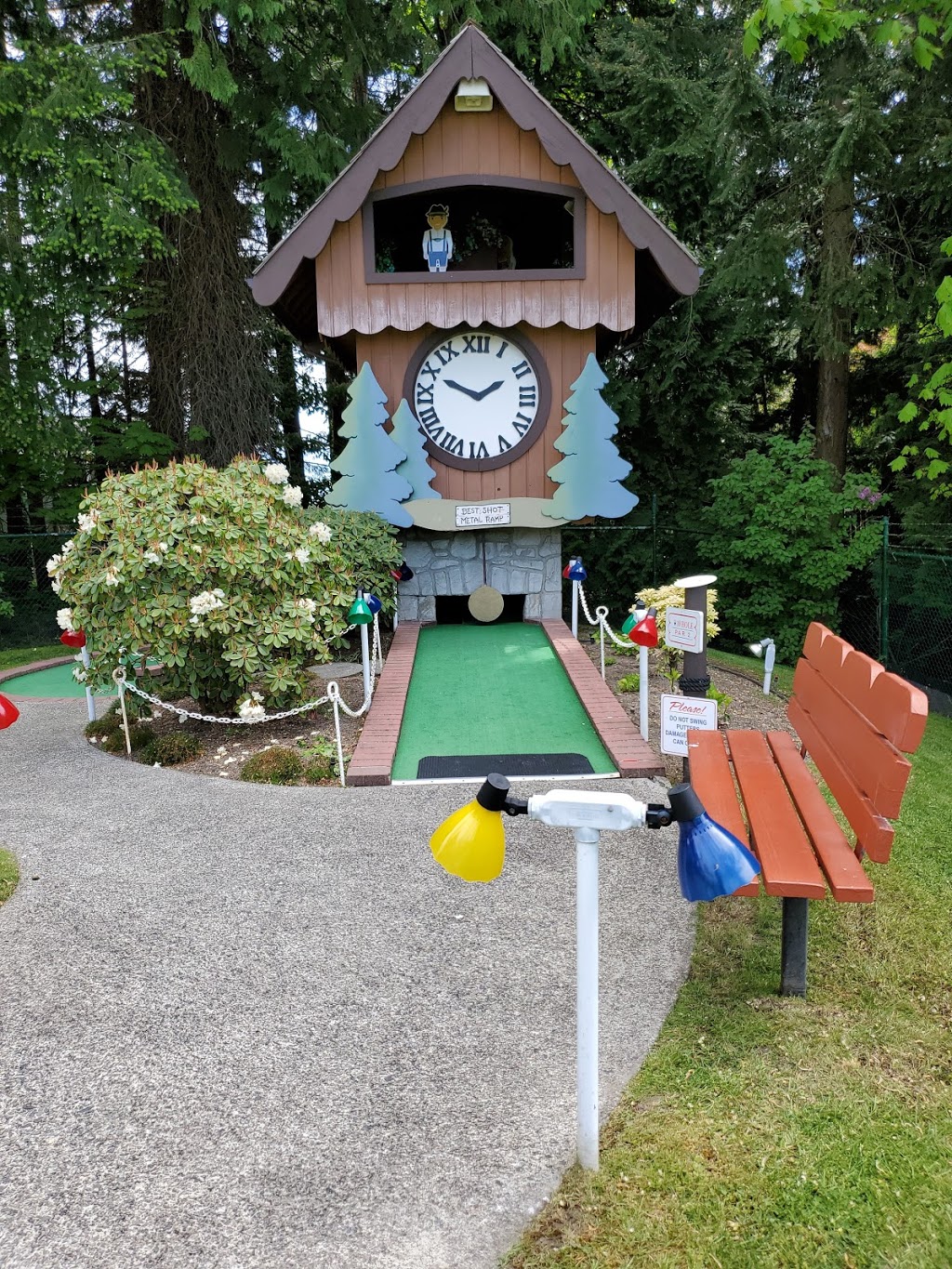 Paradise Mini Golf and Fun Park | 375 Island Hwy W, Parksville, BC V9P 1A1, Canada | Phone: (866) 325-1874