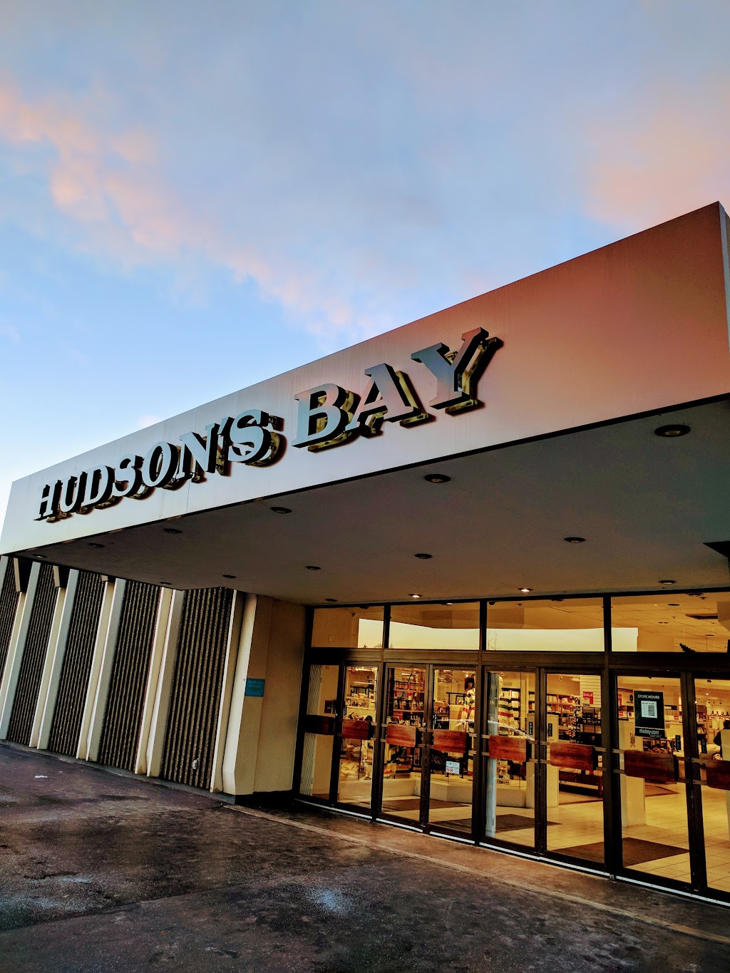 Hudsons Bay | 725 Park Royal N, West Vancouver, BC V7T 1H9, Canada | Phone: (604) 925-1411