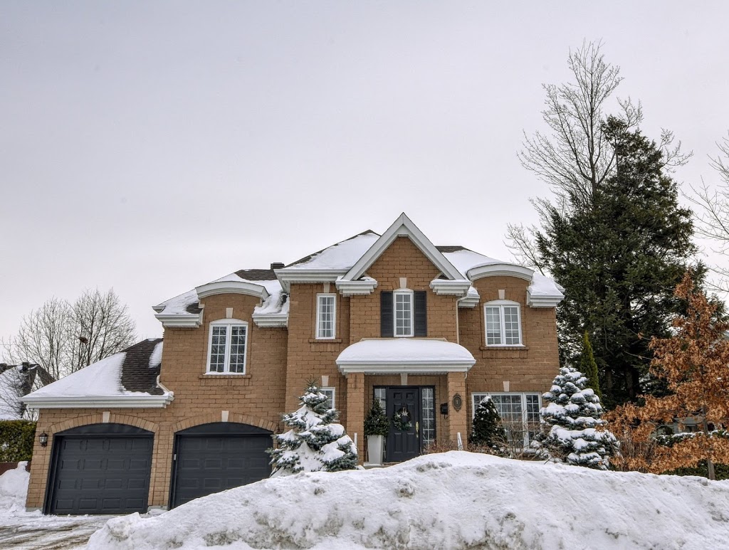 Joannie Dulude Courtier immobilier | 2975 Montée Saint-Hubert, Saint-Hubert, QC J3Y 4H6, Canada | Phone: (514) 917-7611