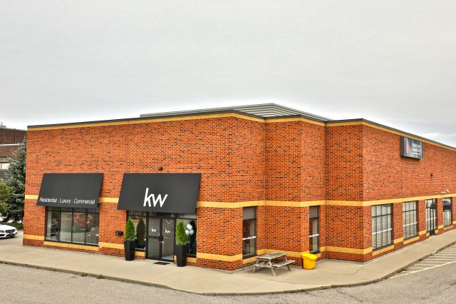 Keller Williams Signature Realty | 245 Wyecroft Rd, Oakville, ON L6K 3Y6, Canada | Phone: (905) 844-7788