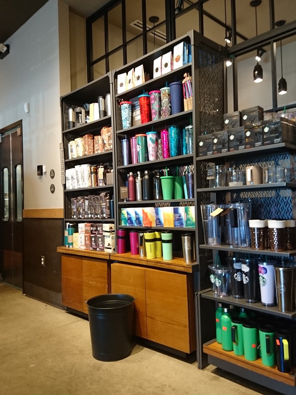 Starbucks | 7151 Montrose Rd F1, Niagara Falls, ON L2E 6S5, Canada | Phone: (905) 358-1828