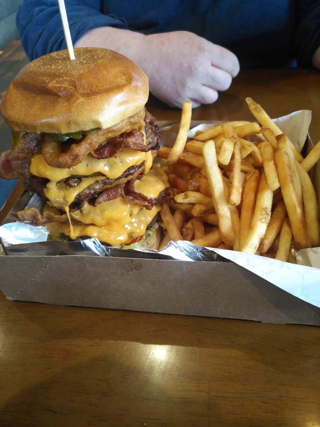 Champ Burger | 506275 ON-89, Shelburne, ON L9V 0N8, Canada | Phone: (519) 925-0181