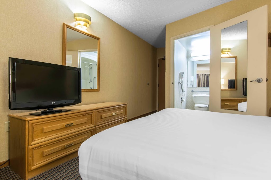 Econo Lodge Airport | 7320 Boulevard Wilfrid-Hamel, Québec, QC G2G 1C1, Canada | Phone: (418) 872-5038