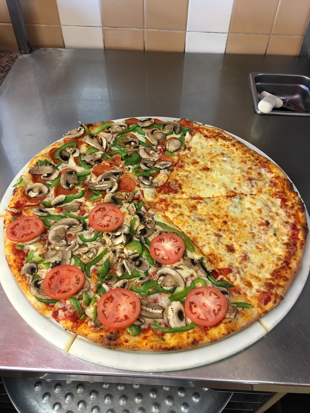 Pizza Nova | 9275 Bayview Ave, Richmond Hill, ON L4C 9X4, Canada | Phone: (416) 439-0000