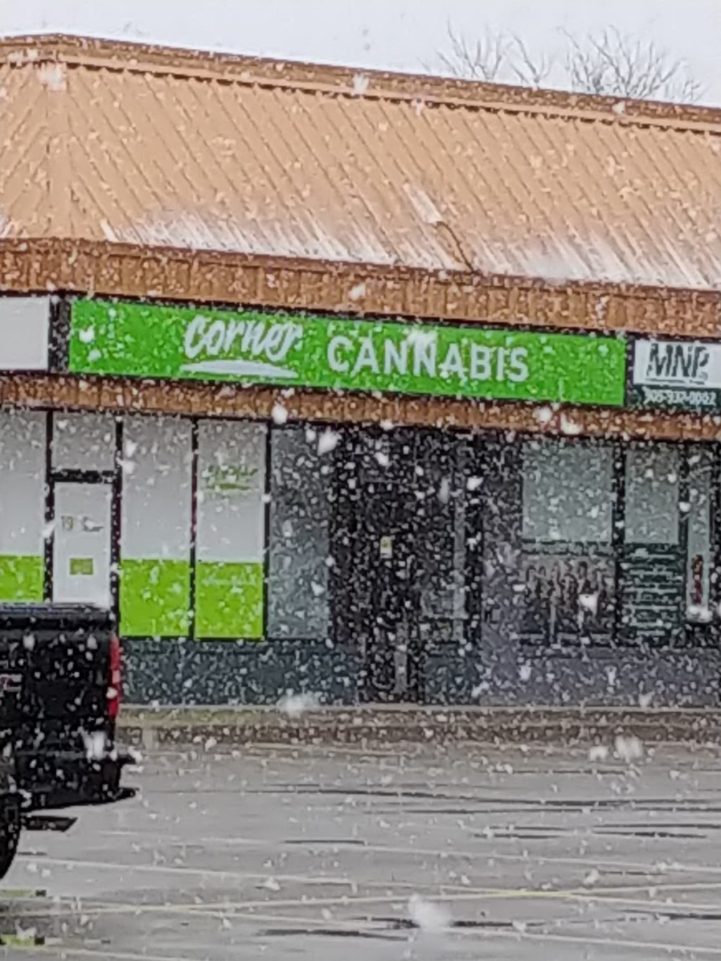 Corner Cannabis | 395 Ontario St Unit B2, St. Catharines, ON L2N 7N6, Canada | Phone: (289) 438-8321