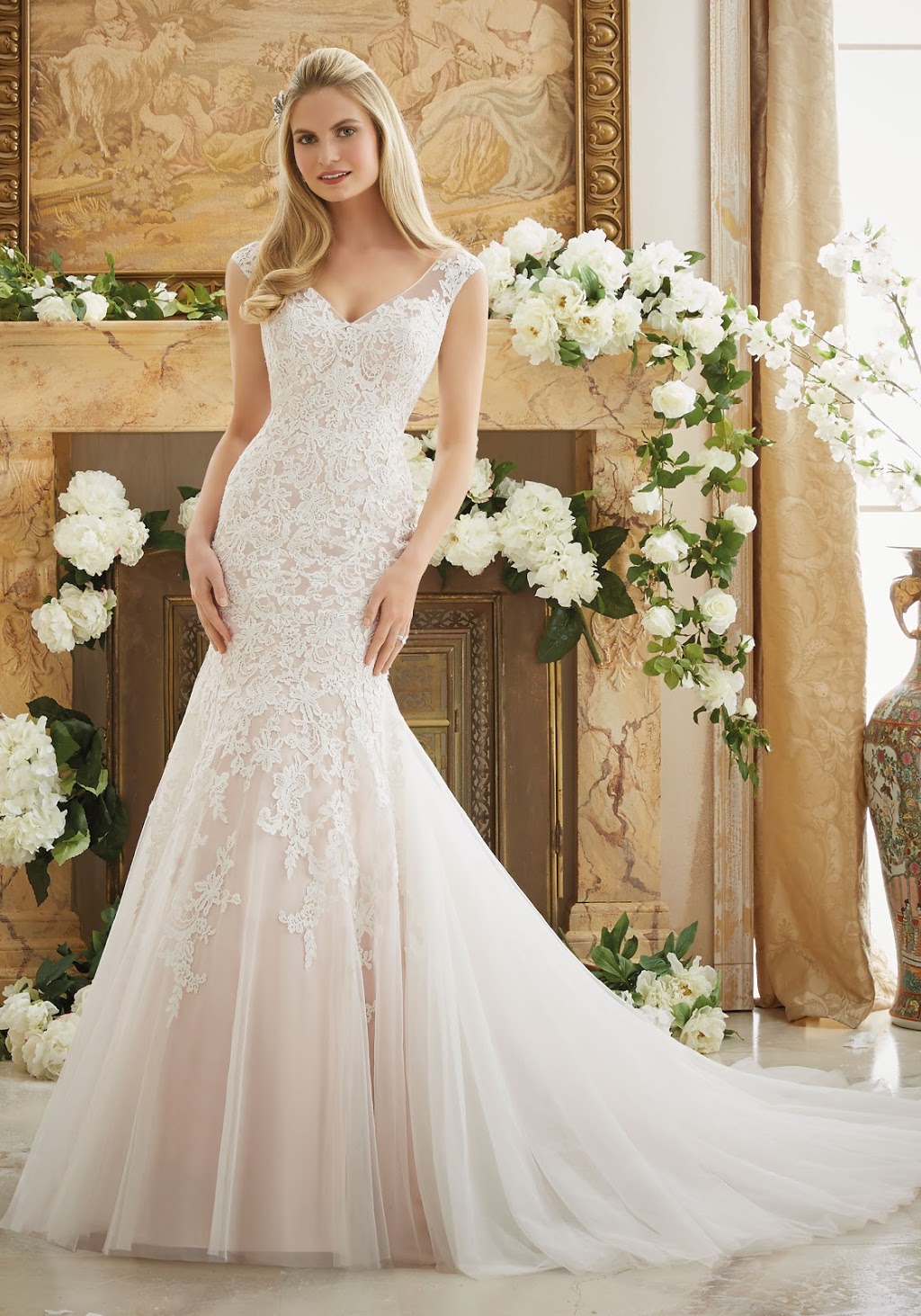 Toronto Classic Wedding Dresses Outlet | 2601 Matheson Blvd E #5, Mississauga, ON L4W 5A8, Canada | Phone: (905) 782-1954