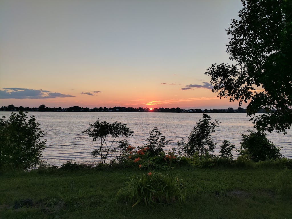 Seigneurie de lile ronde | Île Ronde, Saint-Sulpice, QC J5W 1G1, Canada | Phone: (450) 589-2688