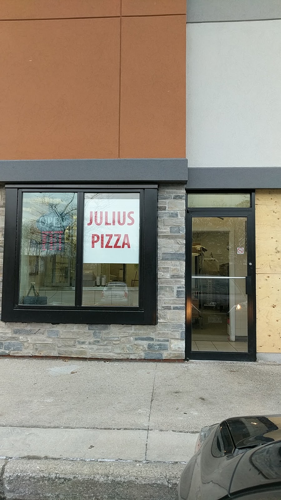 Julius Pizza | 600 Ontario, St. Catharines, ON L2N 7H8, Canada | Phone: (905) 935-7971