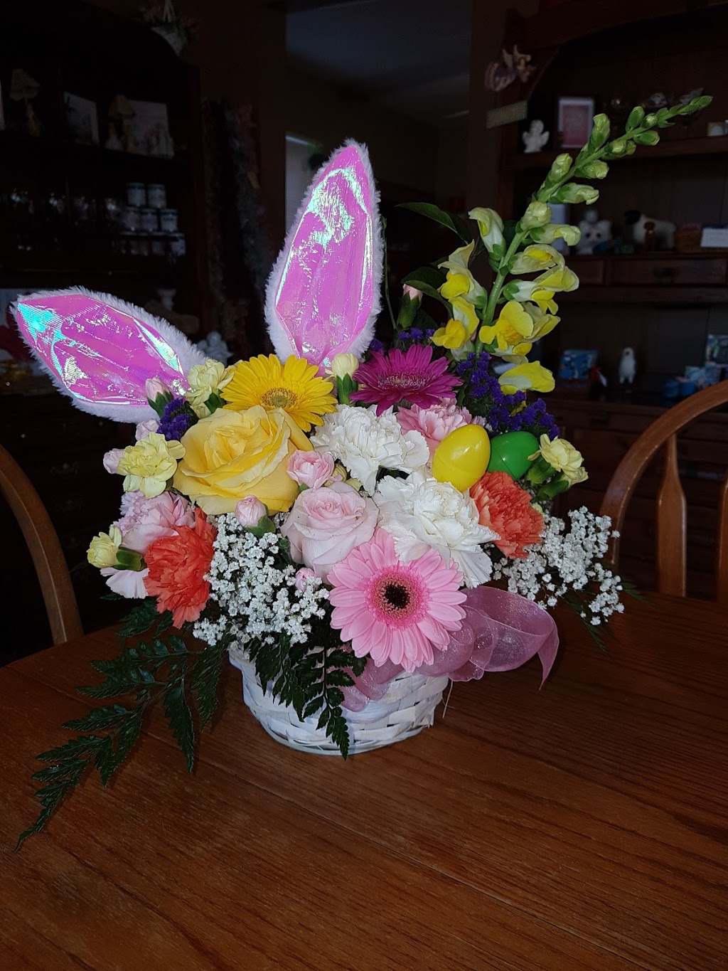 Amherstburg Flowers & Gifts | 103 Sandwich St S, Amherstburg, ON N9V 1Z5, Canada | Phone: (519) 736-2168