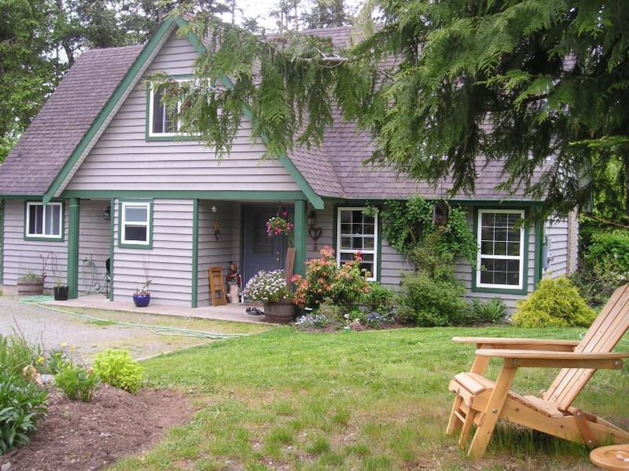 Hide and Seek B&B | 7803 Dalrae Pl, Sooke, BC V9Z 0R1, Canada | Phone: (250) 642-2775