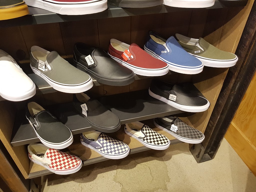 Vans | 900 Maple Ave, Burlington, ON L7S 2J8, Canada | Phone: (905) 631-8383