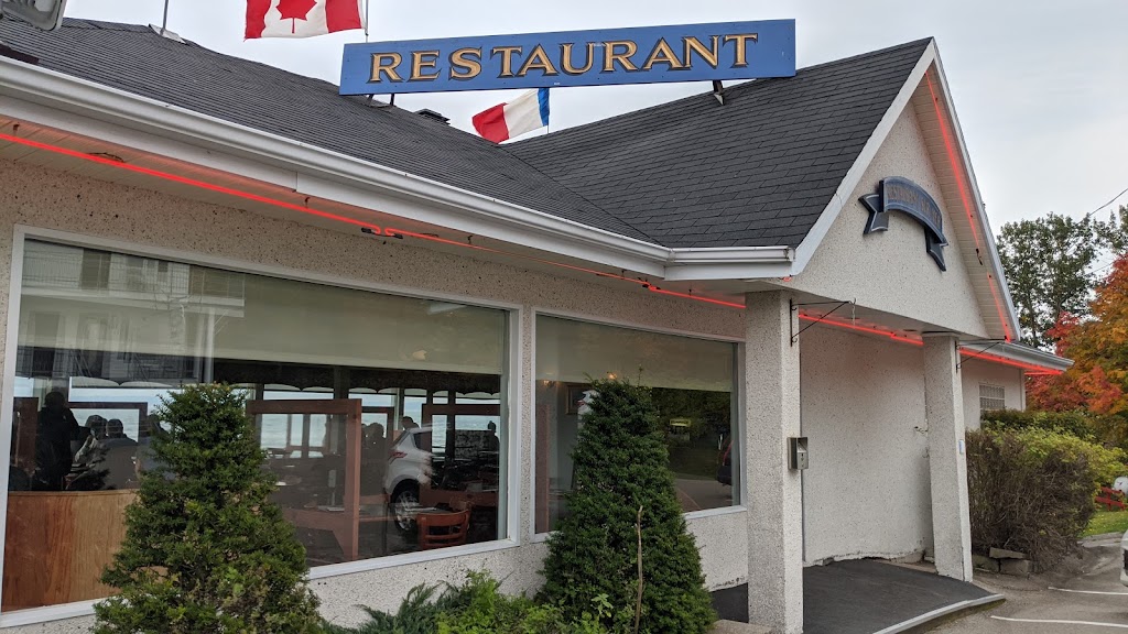 Restaurant sur Mer | 103 Rue du Quai, Saint-Siméon, QC G0T 1X0, Canada | Phone: (418) 638-2674