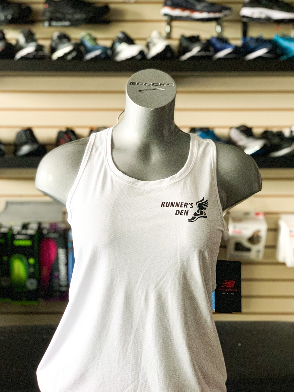 Runners Den | 860 King St W, Hamilton, ON L8S 1K3, Canada | Phone: (905) 523-7866