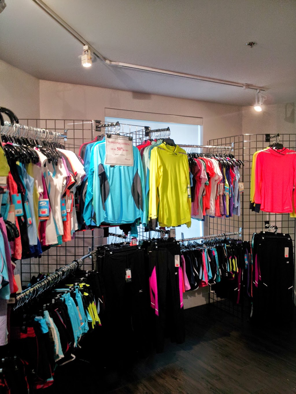 Du Tri And Run Ltd | 2355 Royal Windsor Dr #12, Mississauga, ON L5J 4S8, Canada | Phone: (647) 292-1959