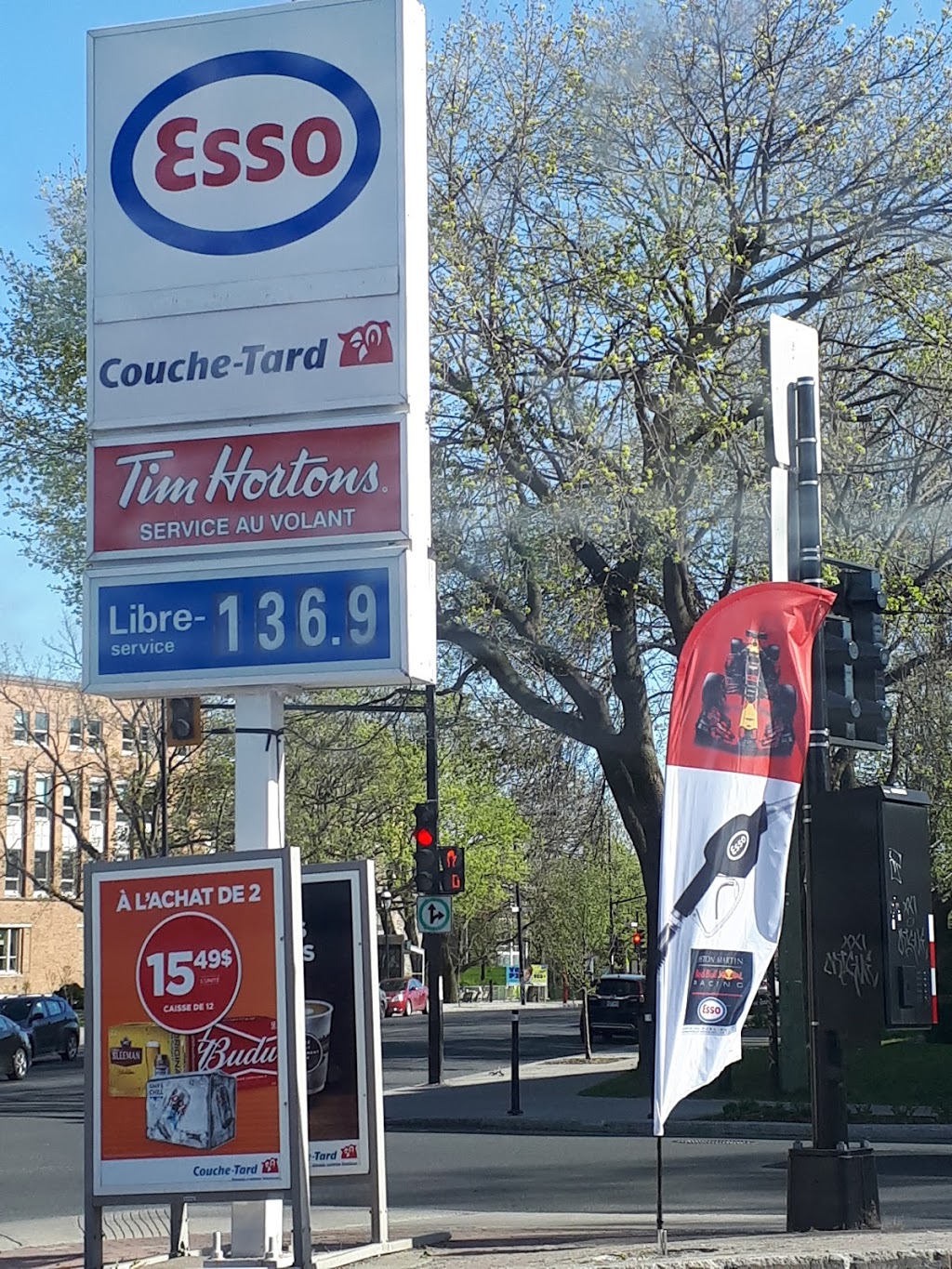 Esso | 3881 Rue Sherbrooke E, Montréal, QC H1X 2A5, Canada | Phone: (514) 259-9221