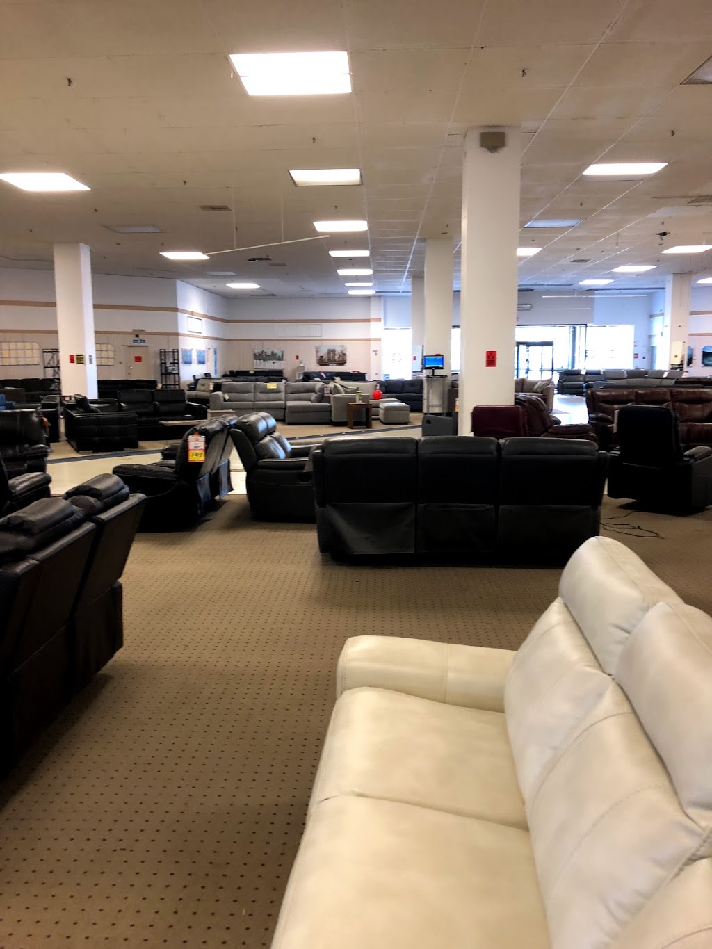 RD Furniture - Montréal (St-Laurent) | 3055 Blvd. de la Côte-Vertu, Saint-Laurent, QC H4R 1Y6, Canada | Phone: (438) 387-1277