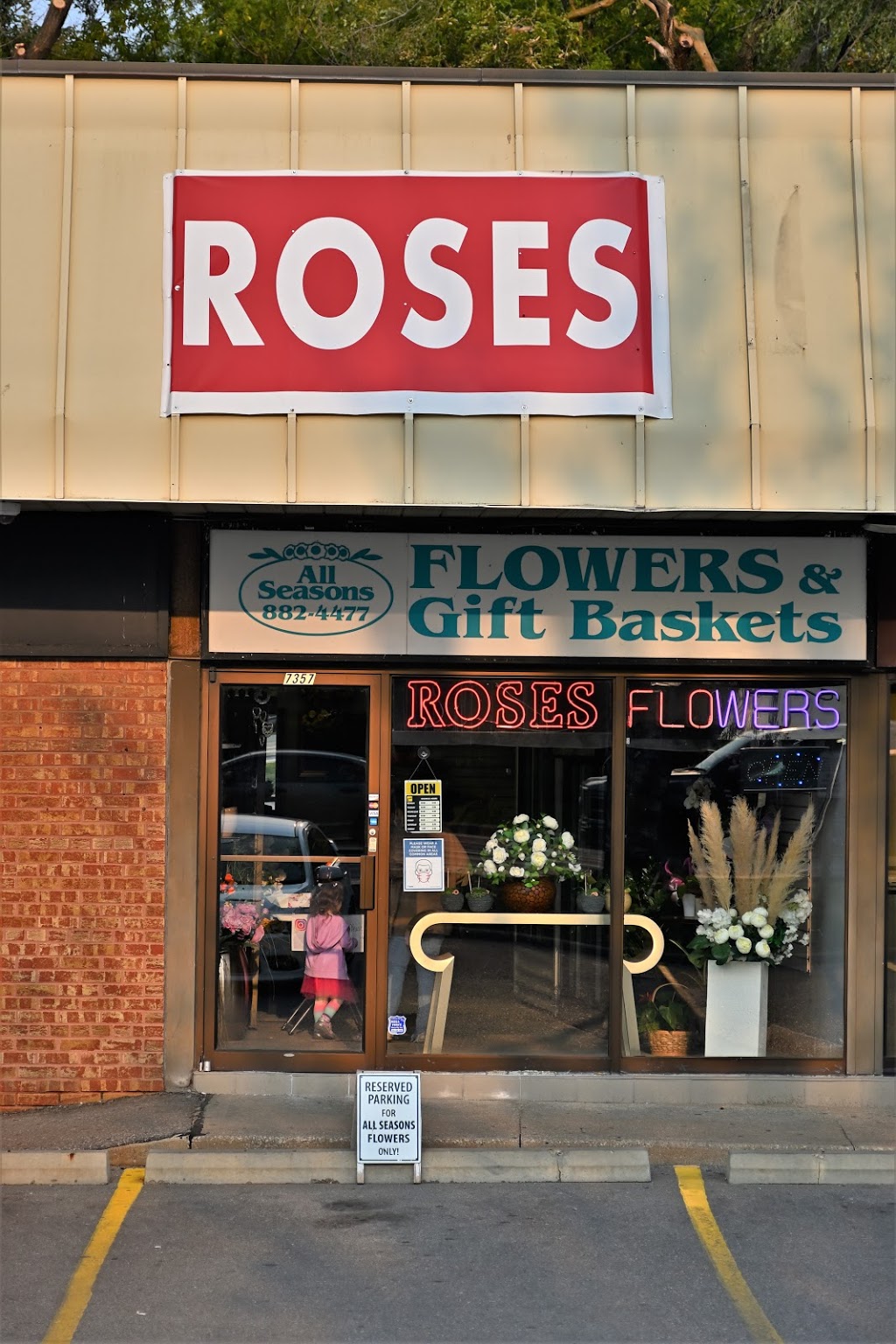 All Seasons Florist And Gourmet Baskets | 7357 Yonge St, Thornhill, ON L3T 2B3, Canada | Phone: (905) 882-4477