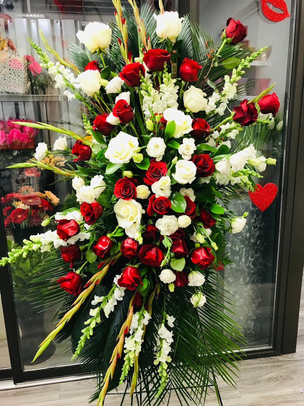 M.A.K. FLOWERS & GIFTS | 1906 Dundas St E UNIT 1, Mississauga, ON L4X 1L9, Canada | Phone: (905) 277-1246