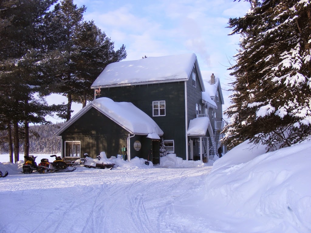 Pourvoirie Le Goeland | 2050 Chem. du Lac Édouard, Lac-Édouard, QC G0X 3N0, Canada | Phone: (819) 653-2006