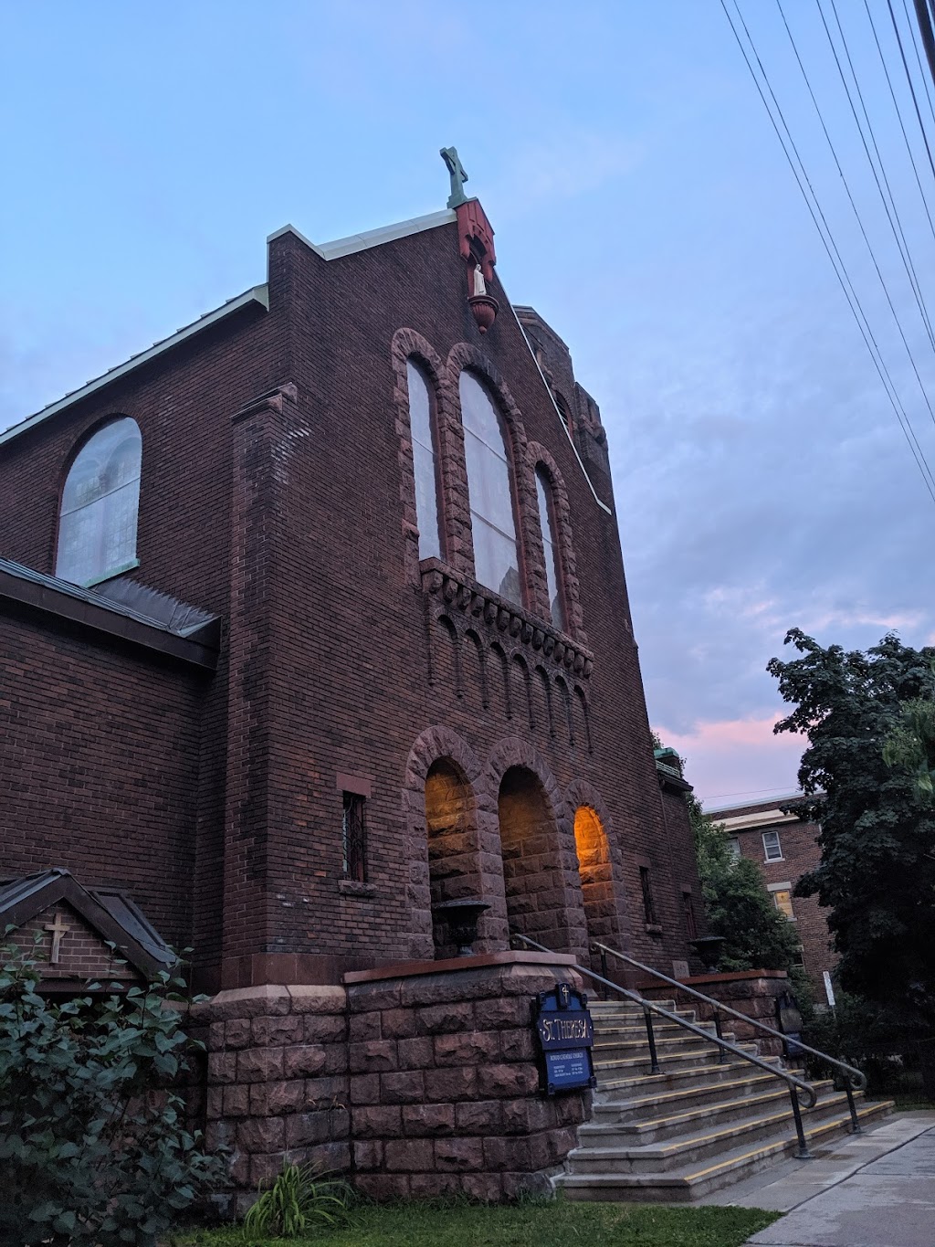 St. Theresa Roman Catholic Church | 95 Somerset St W, Ottawa, ON K2P 0H3, Canada | Phone: (613) 235-5119