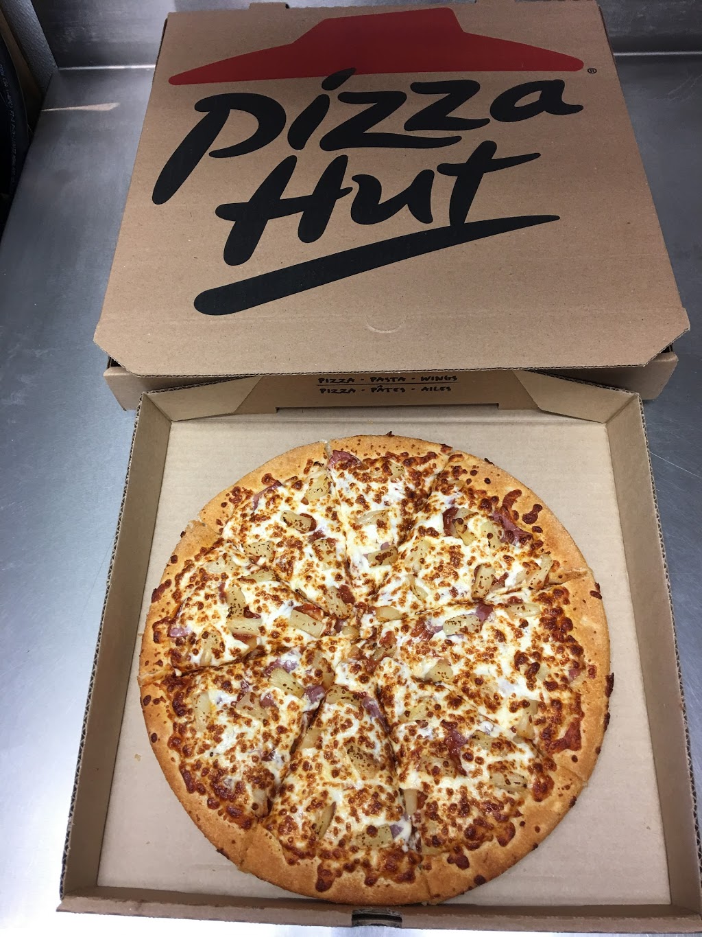 Pizza Hut | 10605 100 Ave, Morinville, AB T8R 1A2, Canada | Phone: (780) 572-4900