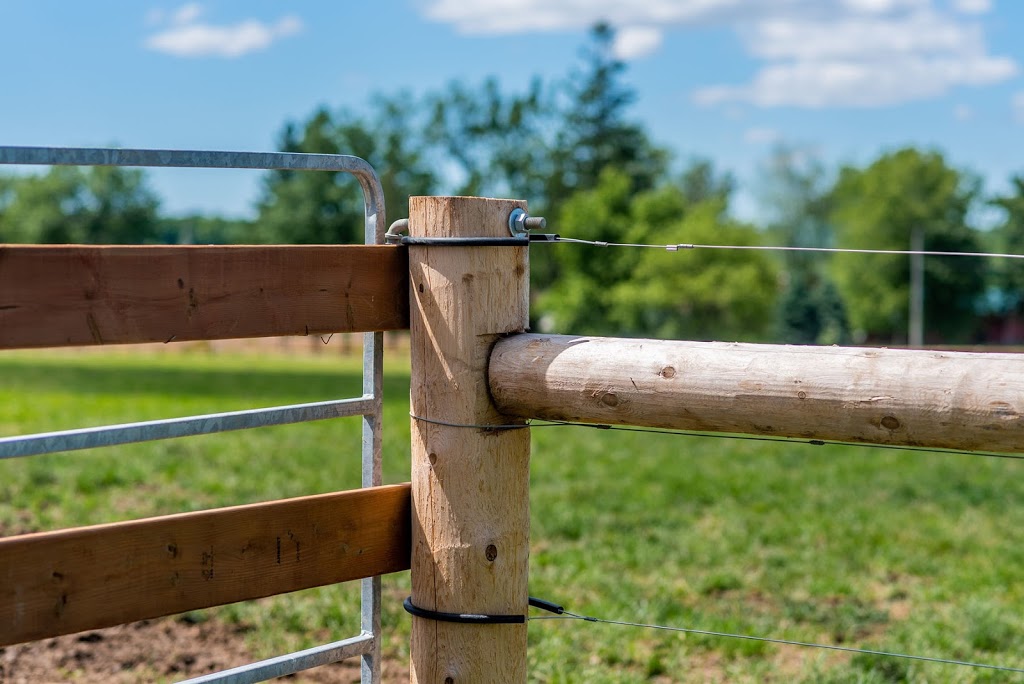 In-Line Fence | 405121 Beaconsfield Rd, Burgessville, ON N0J 1C0, Canada | Phone: (226) 228-3757